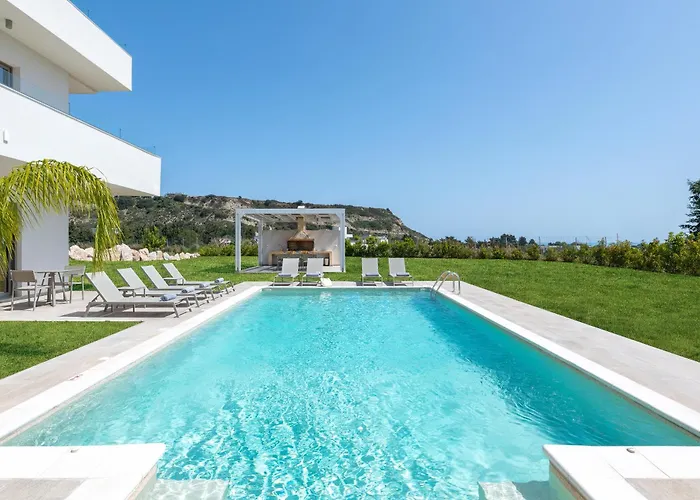 Pantheon Luxury Rhodes Island וילה אפאנטו